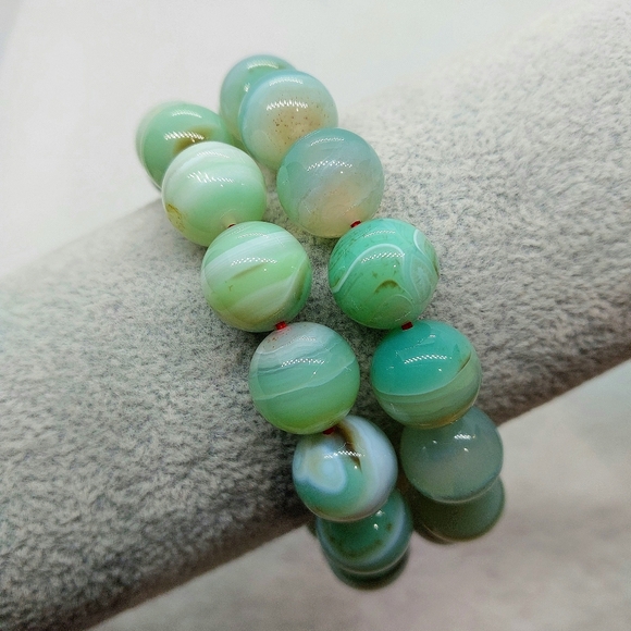 .•°Happy🌛Moon°•. Jewelry - 💚 12mm Natural "Key Lime" Agate Bracelets